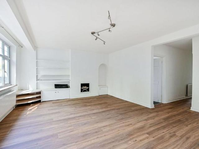 House for rent in London Borough of Merton, Raynes Park