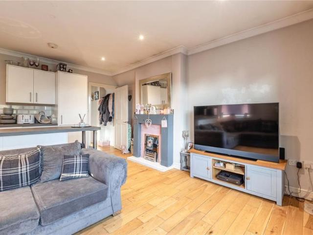 House for rent in Row Town, Surrey