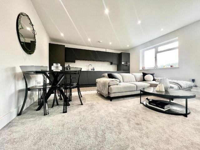 Flat for rent in London Borough of Croydon, Kenley