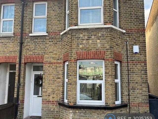 Flat for rent in Slough