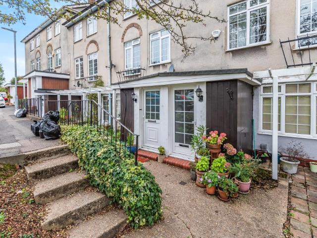 Flat for rent in Bushey, Bushey Heath