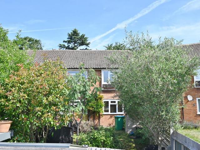 Flat for rent in Strawberry Hill, Greater London