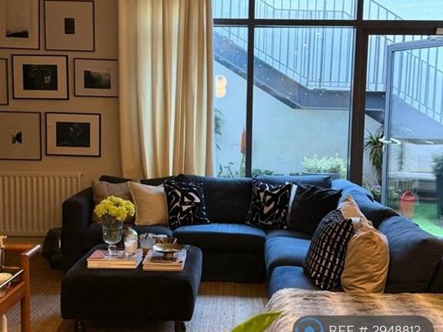 Flat for rent in Stockwell, Greater London