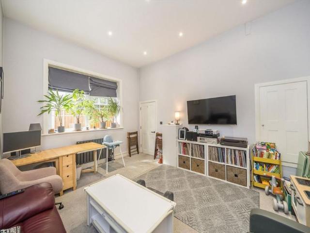 House for rent in Furzedown, Greater London