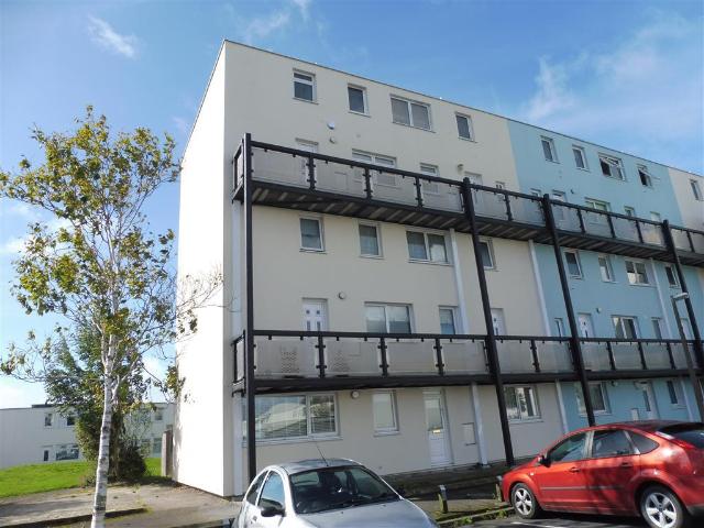 Flat for rent in Rowner, Middlecroft