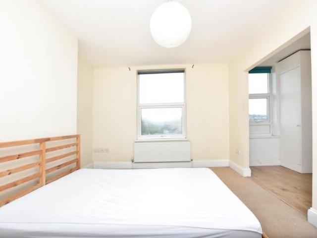 House for rent in Spike Island, Bristol