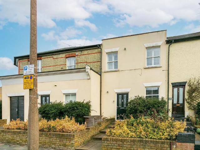 Flat for rent in Watford Heath, North Watford