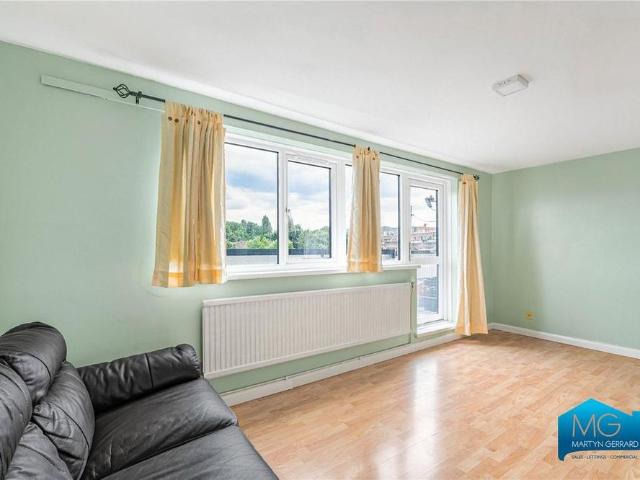 House for rent in Fallow Corner, Greater London