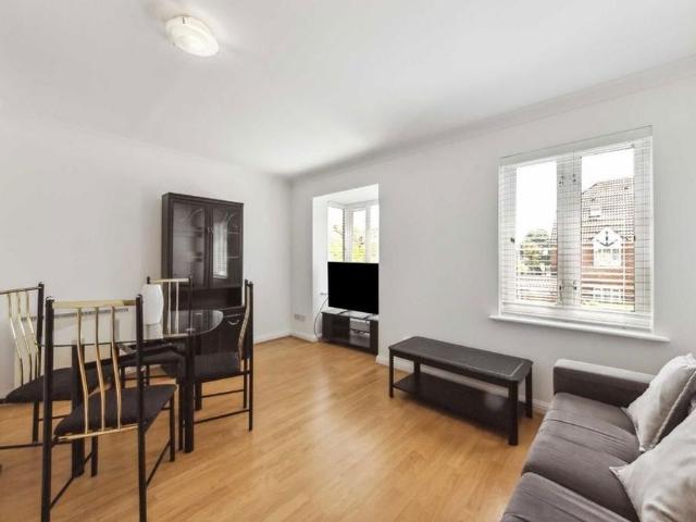 House for rent in London Borough of Barnet, Greater London
