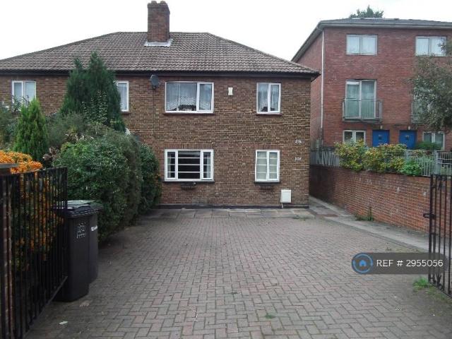 Flat for rent in London Borough of Lewisham, Greater London