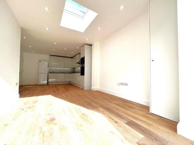House for rent in London Borough of Ealing, Greater London