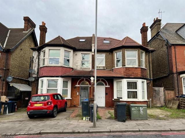 Flat for rent in London Borough of Croydon, Waddon