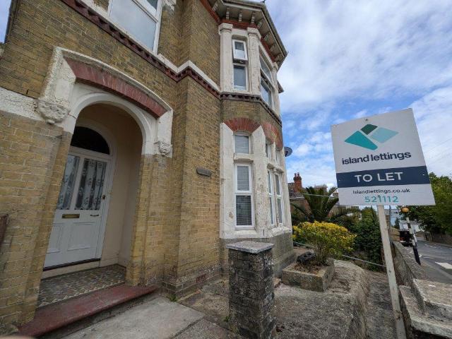 Flat for rent in Binstead, Ryde