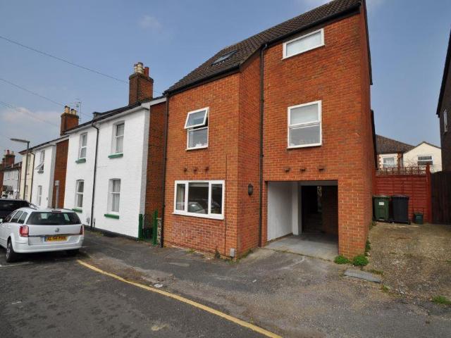 Flat for rent in Charlotteville, Westborough