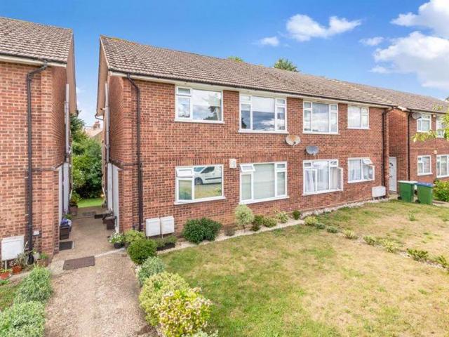 Flat for rent in Longlands, Greater London