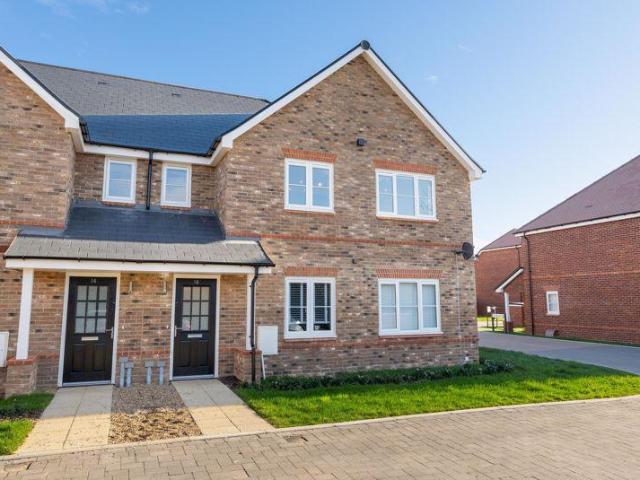 Flat for rent in Blackhills, Surrey