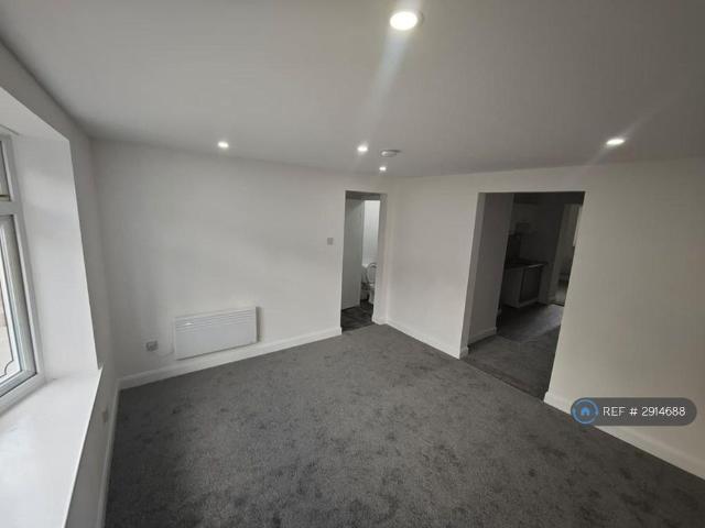 House for rent in Dixon's Green, West Midlands