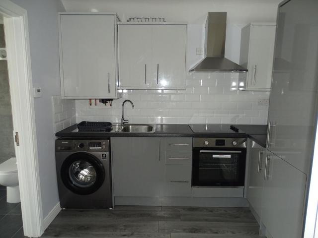 Flat for rent in Gould's Green, Greater London