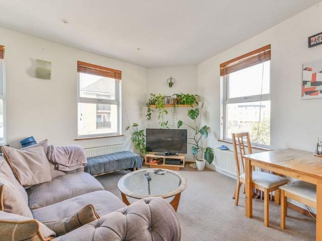 House for rent in Furzedown, Greater London