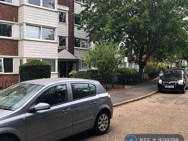 Flat for rent in Woodford Green, Greater London