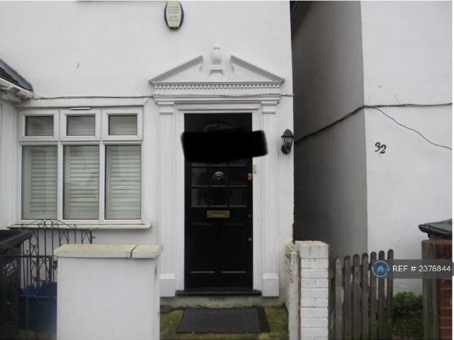 Flat for rent in London Borough of Croydon, Waddon