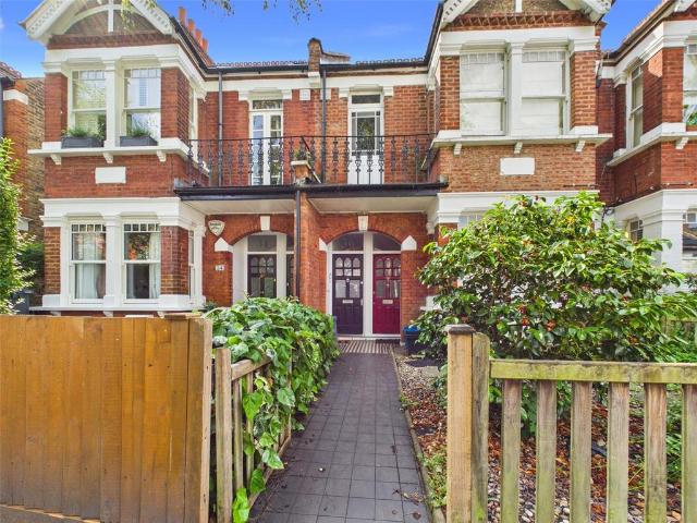 Flat for rent in St Margarets, Greater London