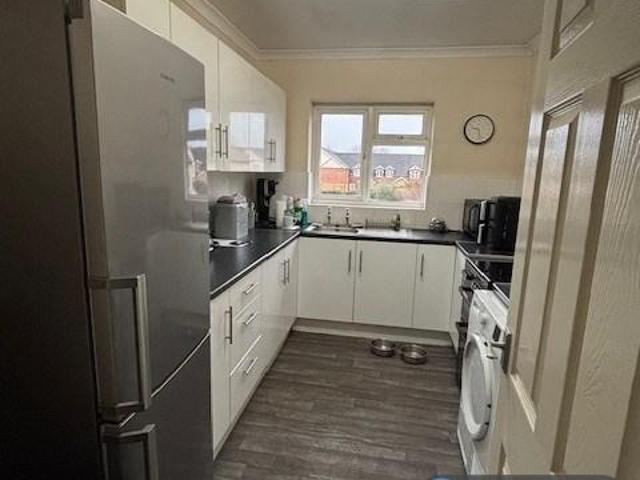 Flat for rent in Chingford Mount, Highams Park