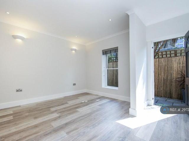 House for rent in Furzedown, Greater London