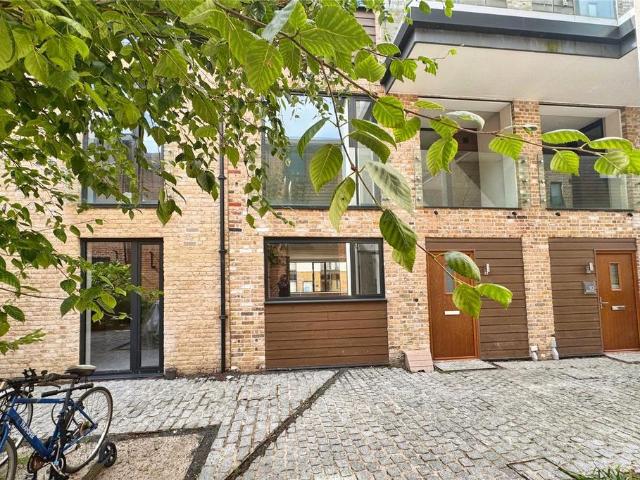 Flat for rent in St. Mildred's, The Bridge