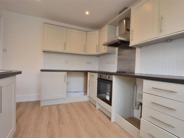 House for rent in Nutfield, Hillview