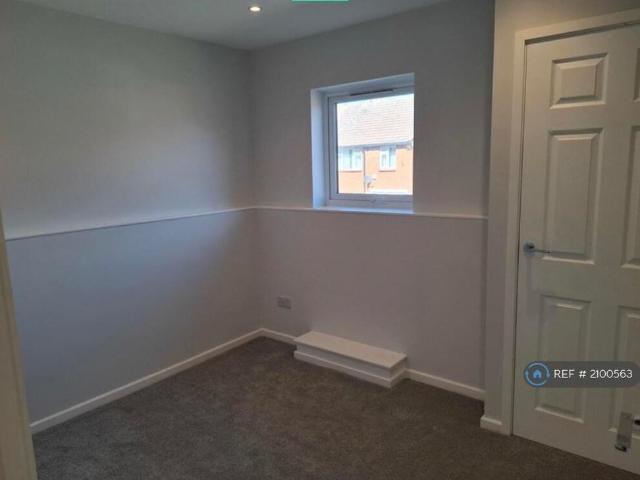House for rent in Heol-las, Surrey