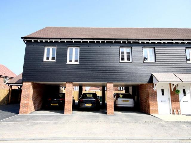 Flat for rent in Oad Street, Kent
