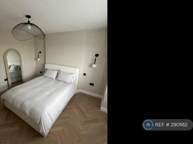 Flat for rent in London Borough of Ealing, Greater London