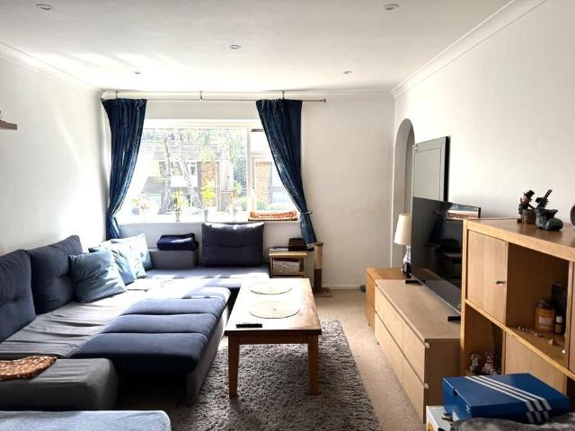 House for rent in Row Town, Surrey