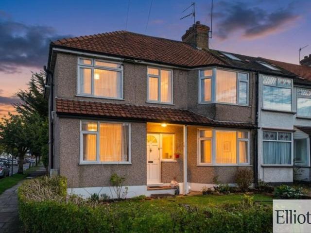 Flat for rent in Lane, Greater London