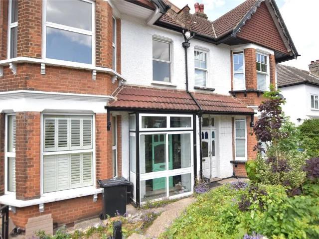 Flat for rent in London Borough of Croydon, Purley
