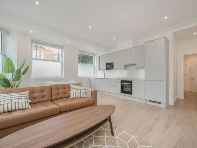 House for rent in London Borough of Ealing, Greater London