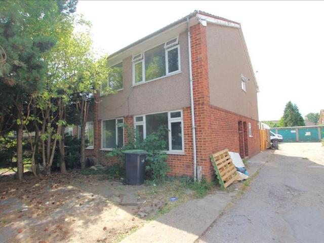 Flat for rent in Carterhatch, Greater London