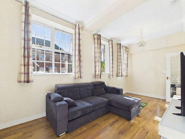 House for rent in Newtown, Reading