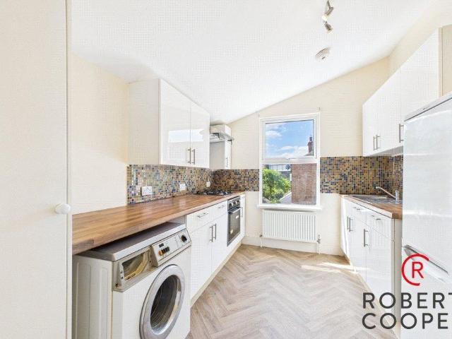 Flat for rent in Lane, Greater London