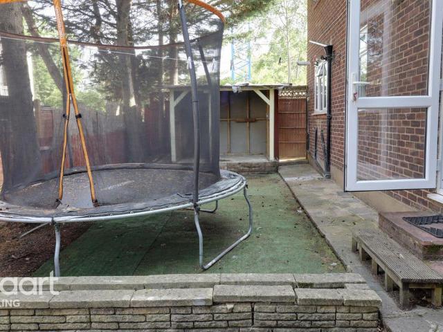 Flat for rent in London Borough of Ealing, Greenford
