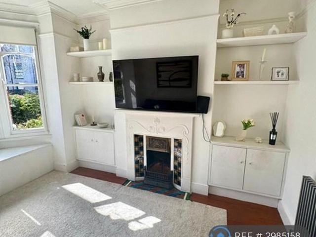 Flat for rent in London Borough of Ealing, Greater London