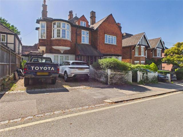 Flat for rent in Red Hill, Surrey