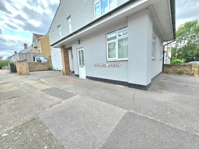 Flat for rent in Gidea Park, Greater London
