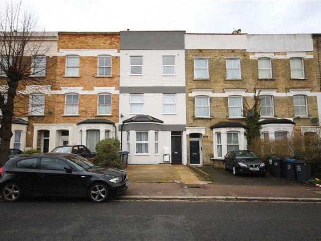 Flat for rent in London Borough of Croydon, Isle Of Man