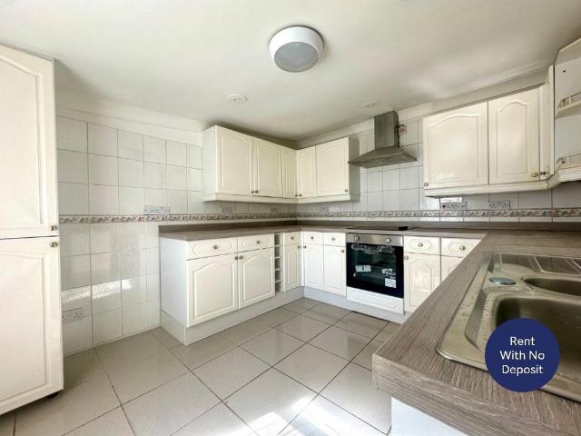 Flat for rent in East Cliff, Acol