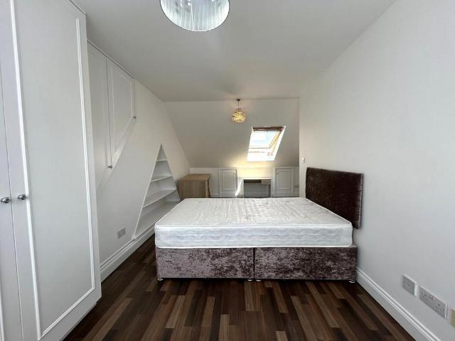 Flat for rent in Harrow Weald, Greater London