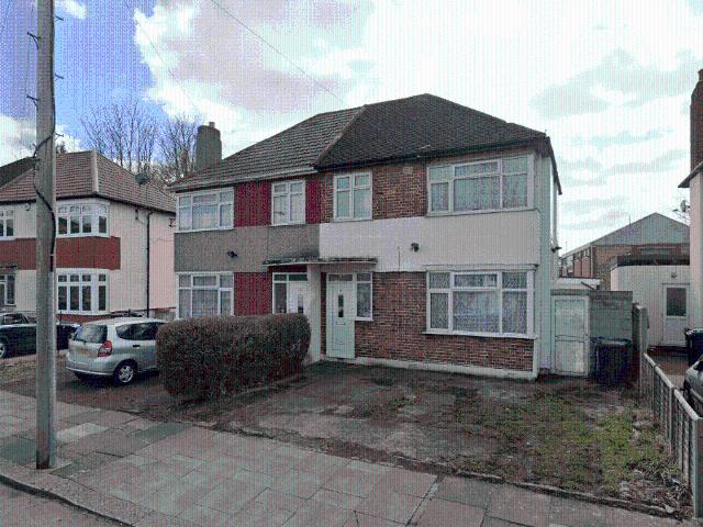 Flat for rent in London Borough of Ealing, Isle Of Man