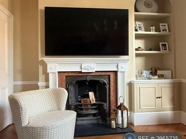 House for rent in Summerstown, Greater London