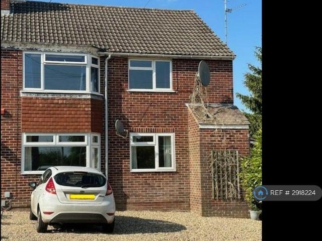 Flat for rent in Shaw, West Berkshire